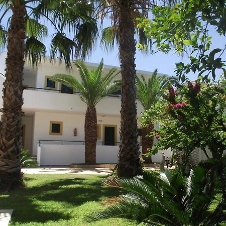 Oasis Beach Club Kavos Bagian luar foto