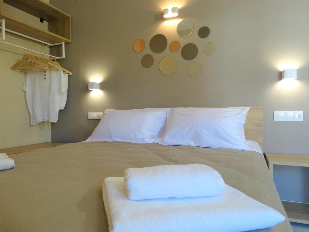 Oasis Beach Club Kavos Bagian luar foto