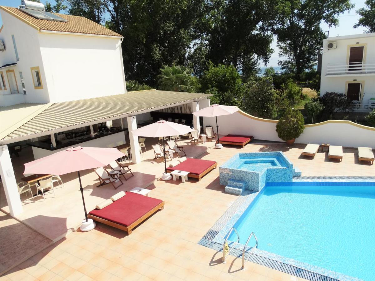 Oasis Beach Club Kavos Bagian luar foto
