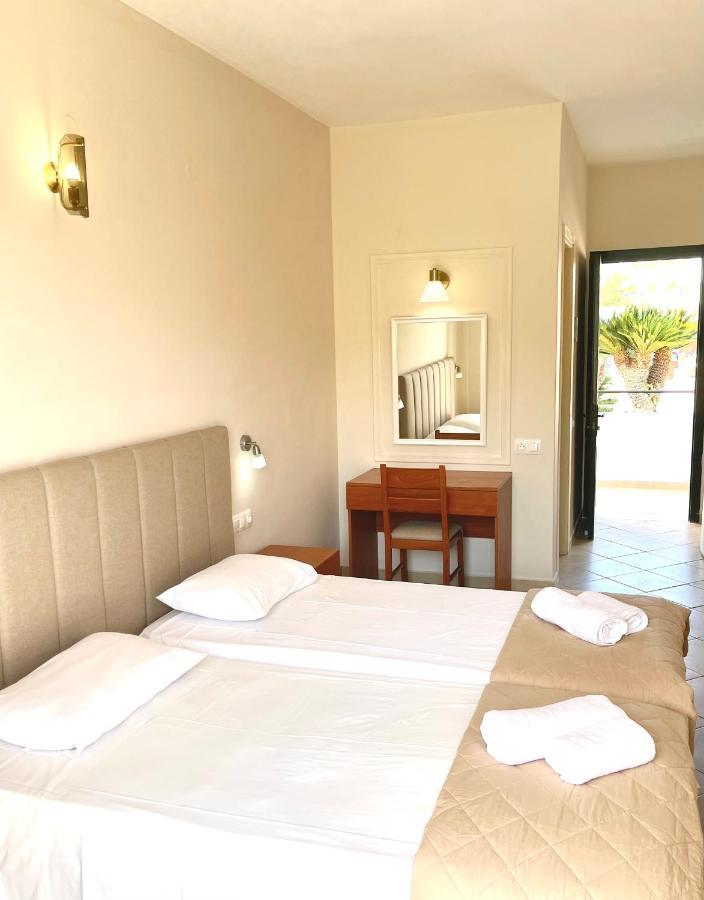 Oasis Beach Club Kavos Bagian luar foto