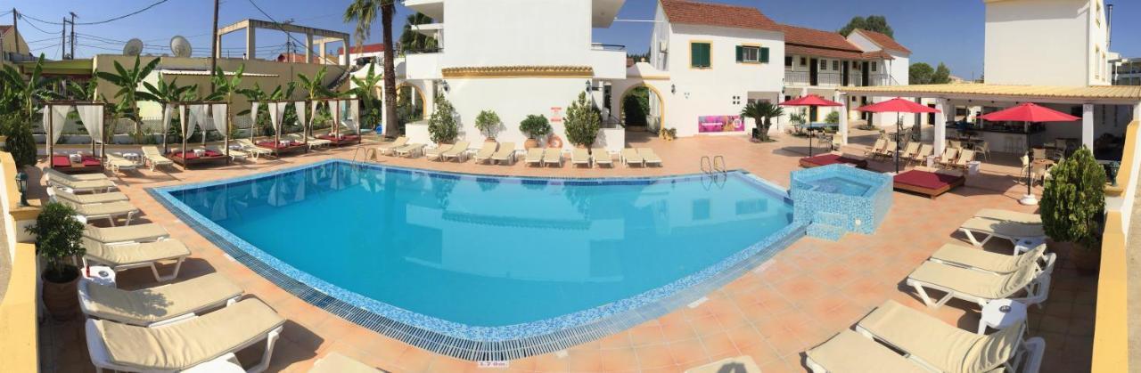 Oasis Beach Club Kavos Bagian luar foto