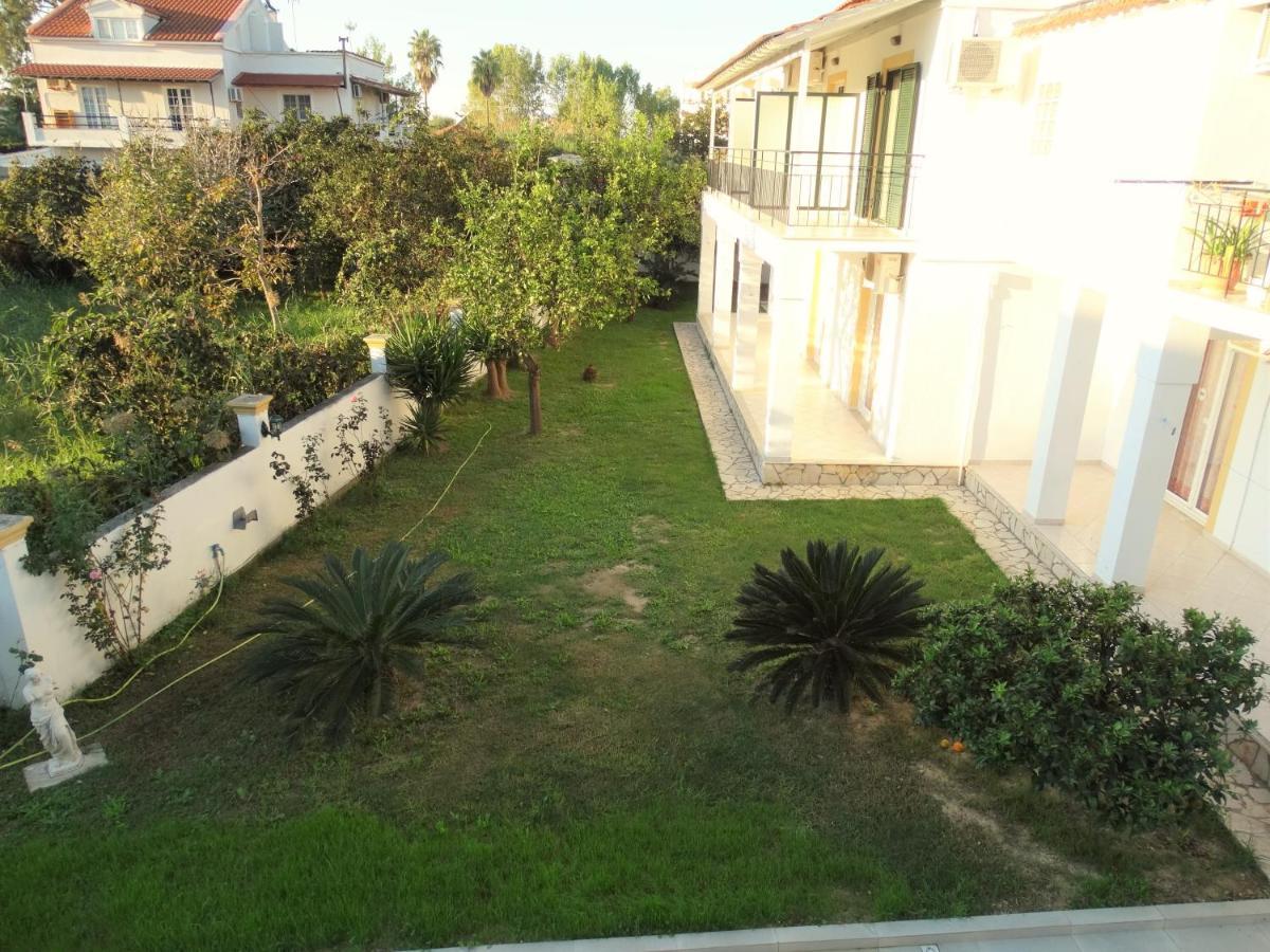 Oasis Beach Club Kavos Bagian luar foto