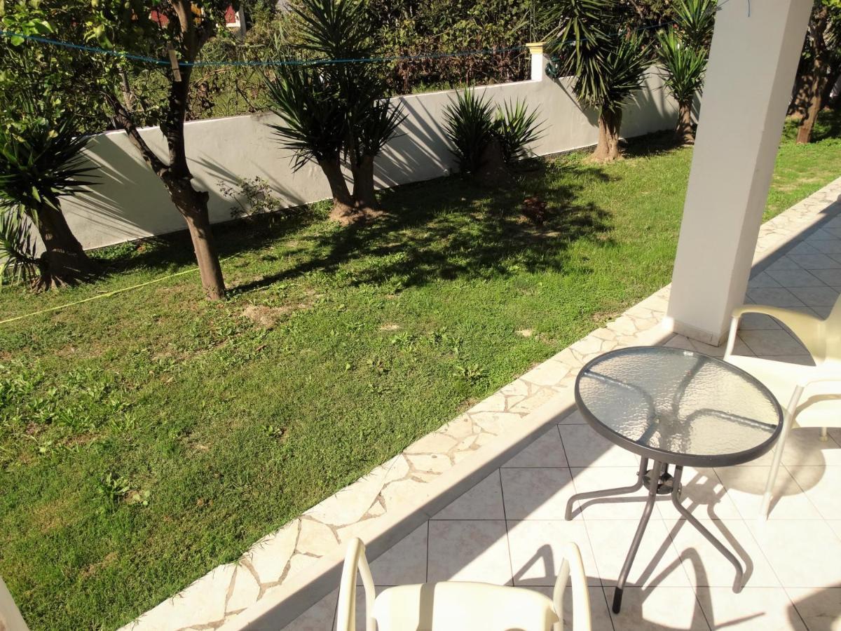 Oasis Beach Club Kavos Bagian luar foto