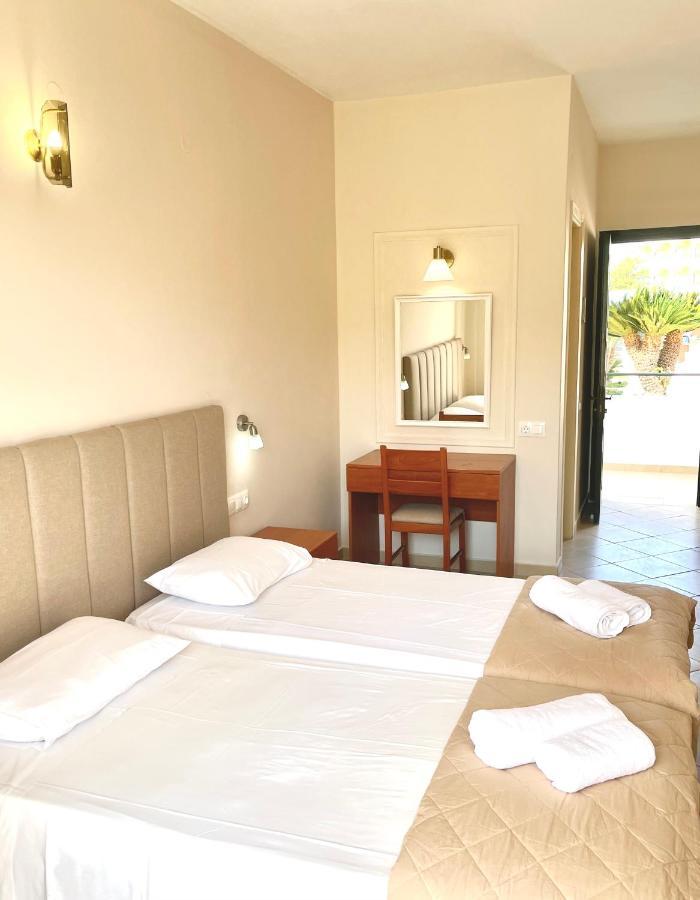 Oasis Beach Club Kavos Bagian luar foto