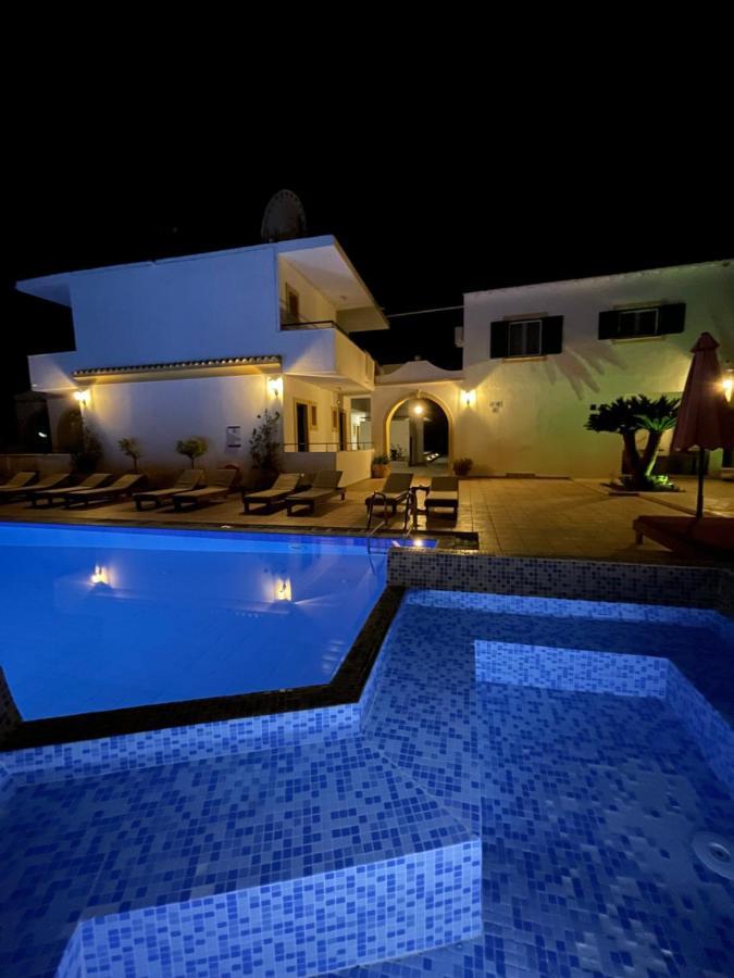 Oasis Beach Club Kavos Bagian luar foto