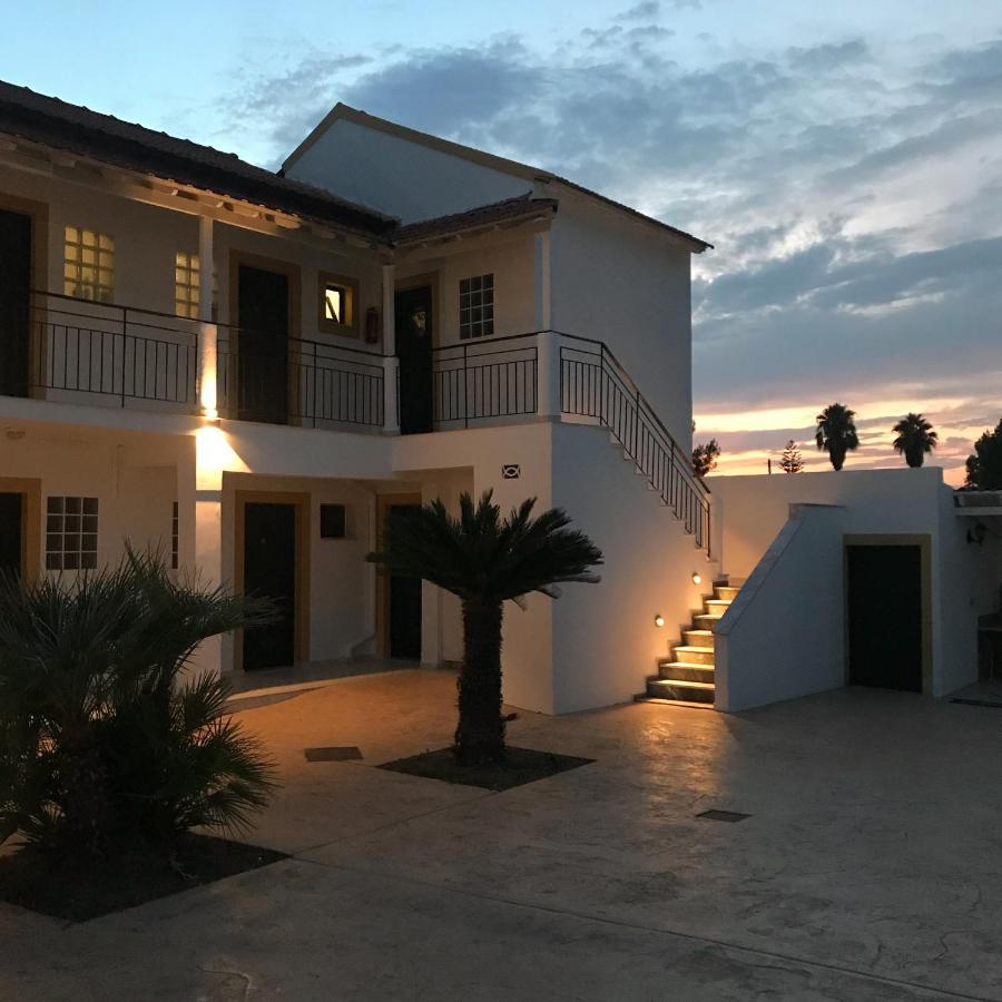 Oasis Beach Club Kavos Bagian luar foto