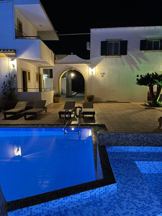 Oasis Beach Club Kavos Bagian luar foto