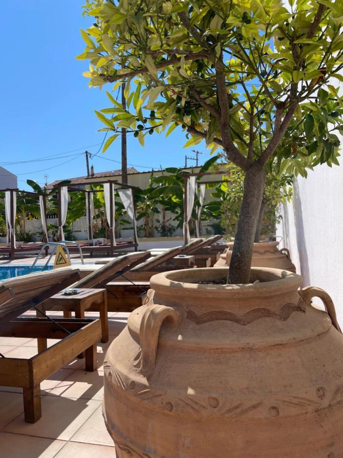 Oasis Beach Club Kavos Bagian luar foto