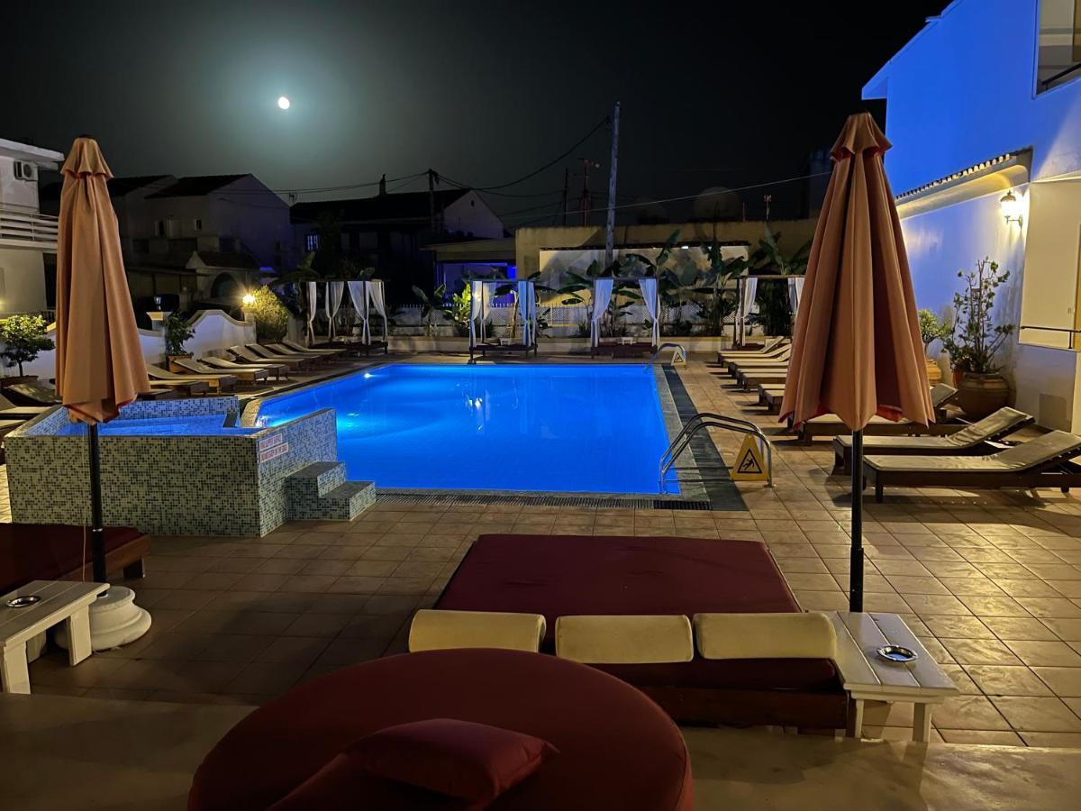 Oasis Beach Club Kavos Bagian luar foto