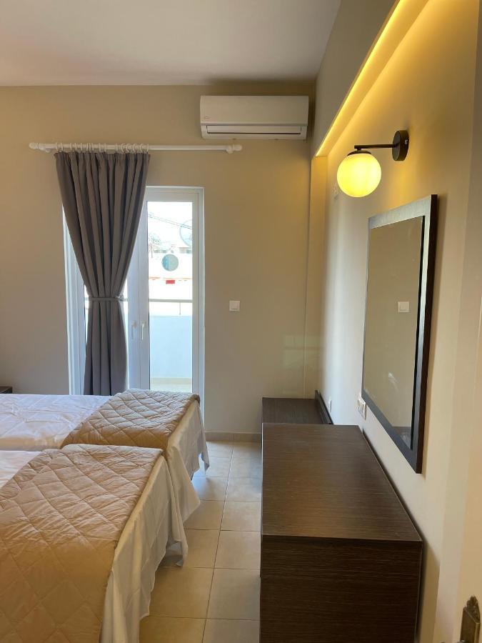 Oasis Beach Club Kavos Bagian luar foto