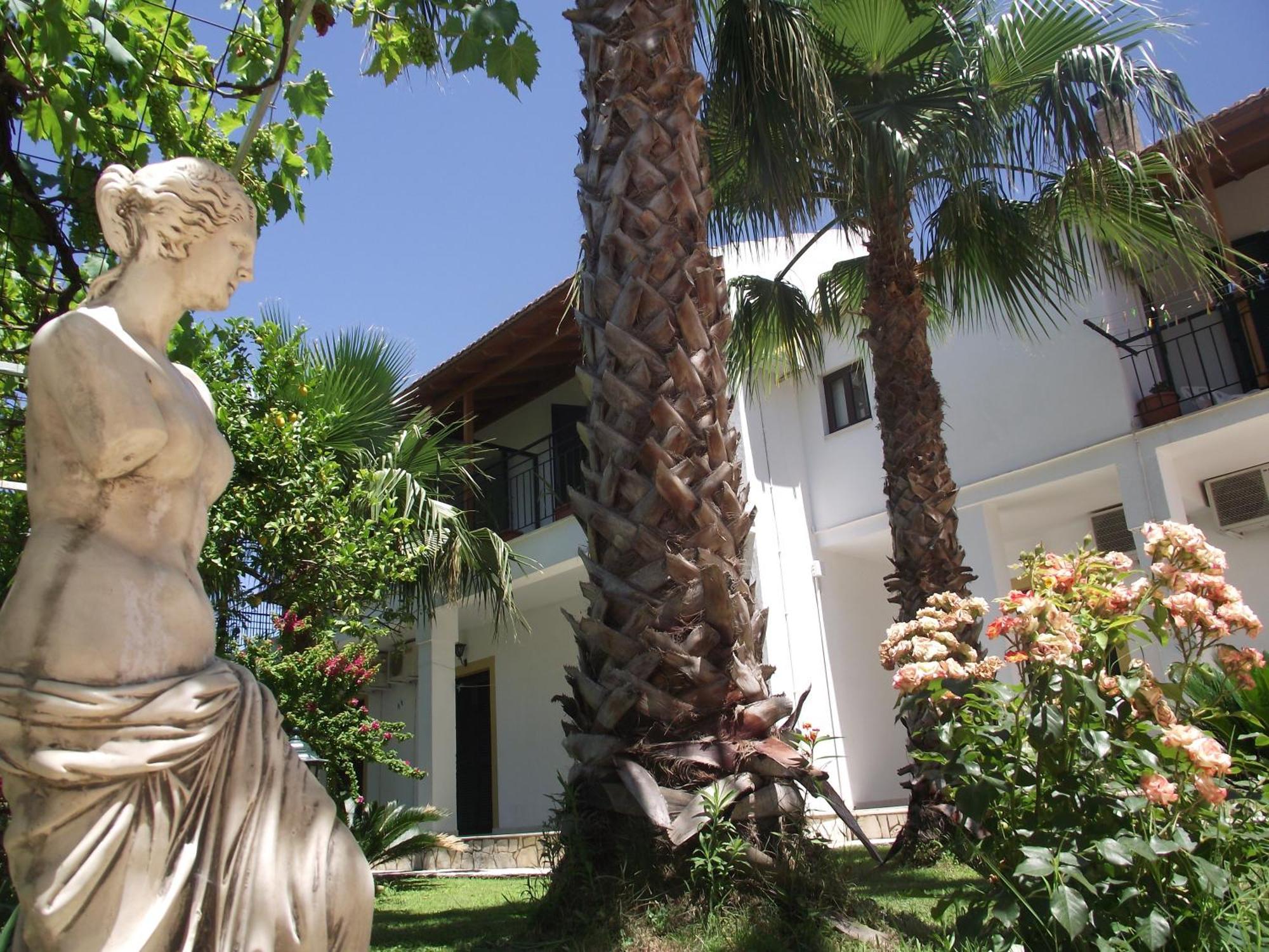 Oasis Beach Club Kavos Bagian luar foto